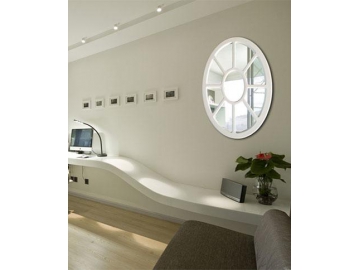 Ovaler Wandspiegel mit Rahmen